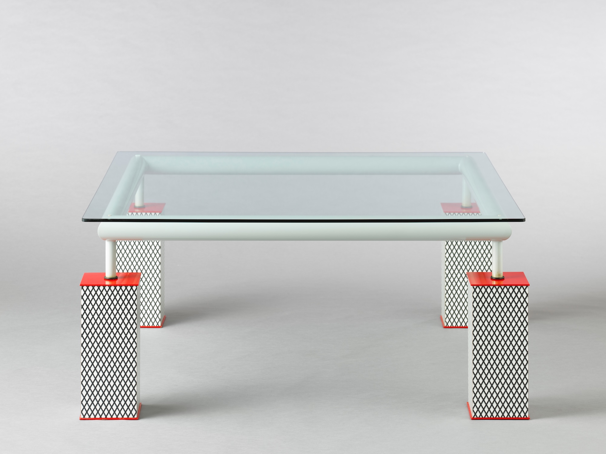 Ettore SOTTSASS, Mandarin Table, 1981(design) / 1981 (produced by Memphis Milano), Artizon Museum, Ishibashi Foundation © Erede Ettore Sottsass